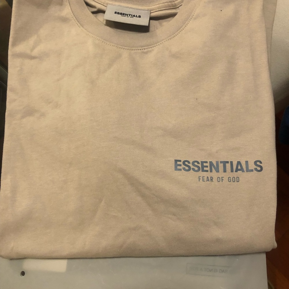 BRAND NEW ESSENTIAL TSHIRT